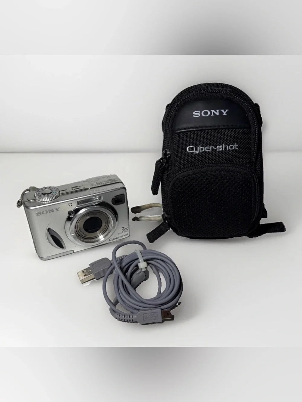 Sony Cyber-shot DSC-W7 7.2MP Silver Compact 3x Zoom MPEG Movie Incl mem card